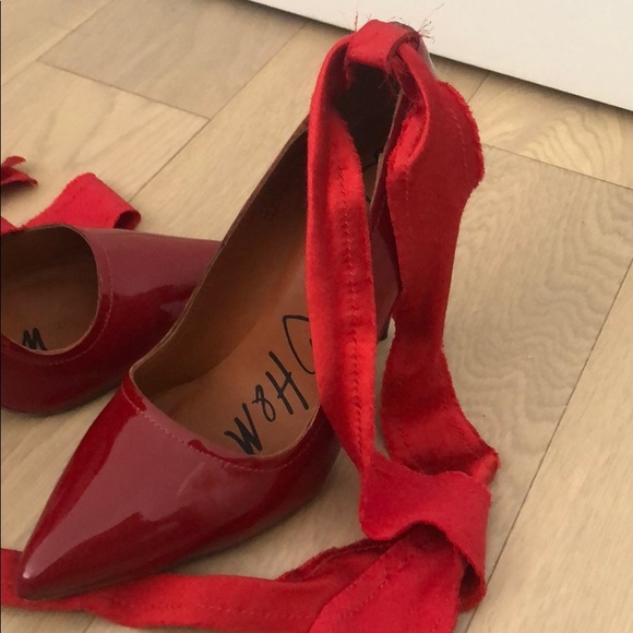 lanvin x H&M red patent silk tie pumps - Picture 2 of 4